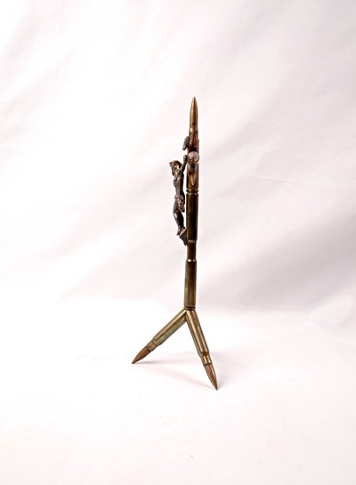 Crocifisso realizzato con proiettili della Grande Guerra del 1914-1918, artigianato religioso proveniente dalle trincee.
