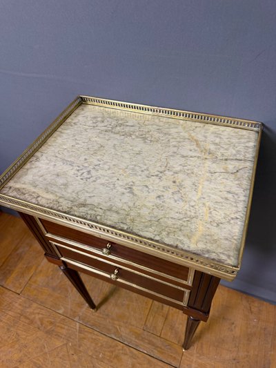 Nachttisch im Stil Louis XVI