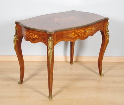 Table à écrire Napoléon III en marqueterie et bronze doré, vers 1880