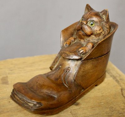19th century Black Forest inkwell "cat in a boot"