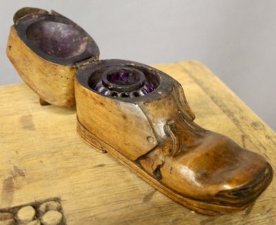 19th century Black Forest inkwell "cat in a boot"