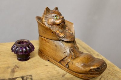 19th century Black Forest inkwell "cat in a boot"
