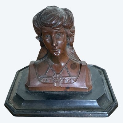 Jugendstil-Zinkenbüste einer jungen Frau, um 1900.