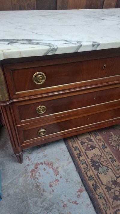 Commode de style Louis XVI 