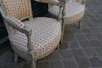 Paire d élégants fauteuils d époque Directoire fin XVIII