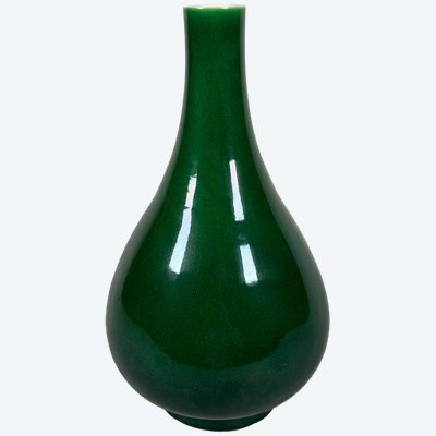 Kangxi-Vase aus einfarbig grünem Porzellan (1662–1722), China, 18. Jahrhundert