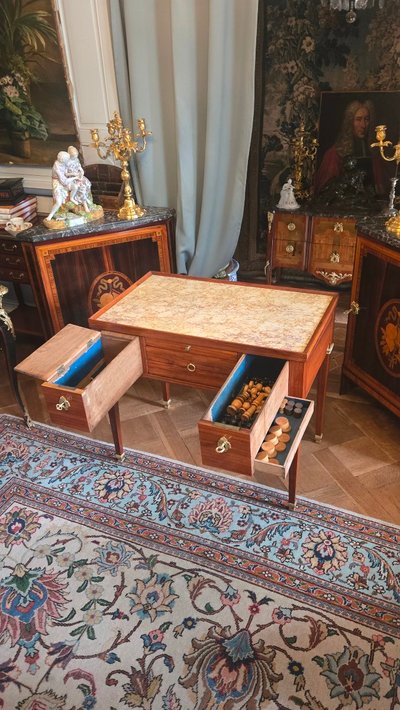 A versatile table from the Louis XVI period.