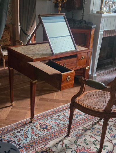 A versatile table from the Louis XVI period.