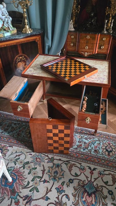 A versatile table from the Louis XVI period.