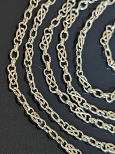 Antike, 140 cm lange Halskette, silberne Sautoir-Halskette mit verstellbarer Schnalle, um 1890