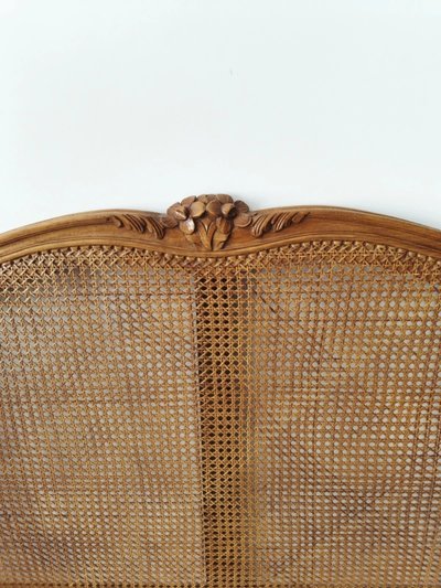 Antikes französisches Rohrgeflechtbett im Louis-XV-Stil, Doppelbett