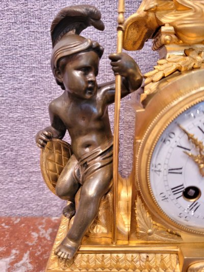 pendule Louis XVI:  L' Amour triomphant de la guerre"  , Bronze Doré et Patiné