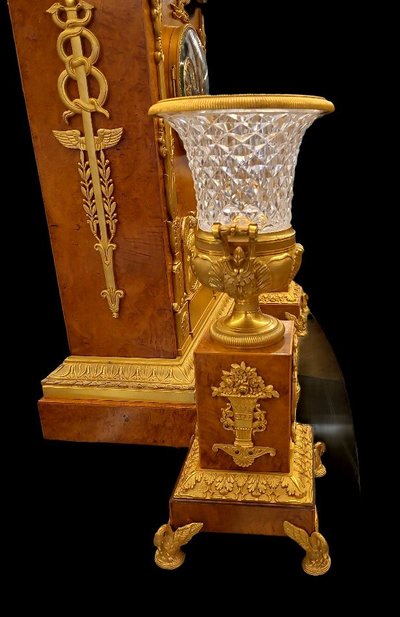 Garniture de cheminée Empire En Loupe d'Orme Et Cristal, dite "aux MG                     énérauxML"