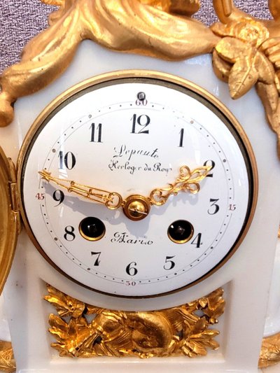 Pendule Louis XVI Aux Amours, signée LEPAUTE