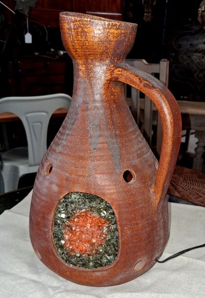 Emaillierte Keramiklampe mit Glaseinschlüssen – Werk aus den 1970er Jahren