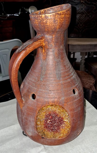 Emaillierte Keramiklampe mit Glaseinschlüssen – Werk aus den 1970er Jahren