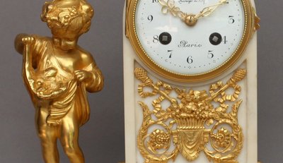 Charmante pendule Louis XVI, Festeau le jeune, en marbre blanc et bronze doré