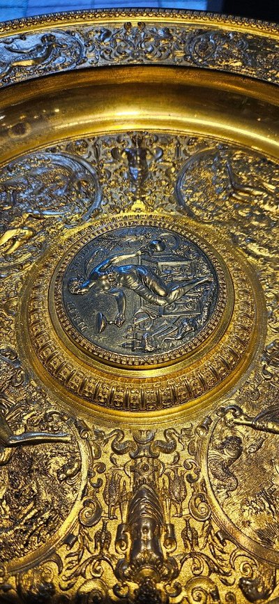 Grande Aiguière Et Son Bassin En Bronze Ciselé Et Doré