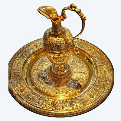 Large Ewer and Basin in Chiseled and Gilded Bronze