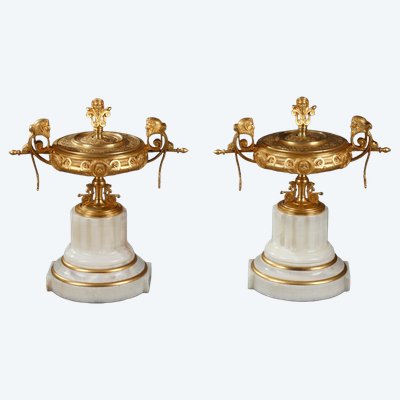 Pair of Neo-Byzantine Cassolettes with Lids, in Gilded Bronze and Onyx. Attributed to BARBEDIENNE
