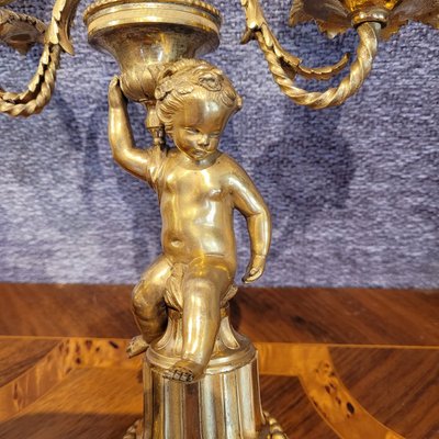 Garniture Aux Putti en bronze doré; Maison Marnyhac à Paris