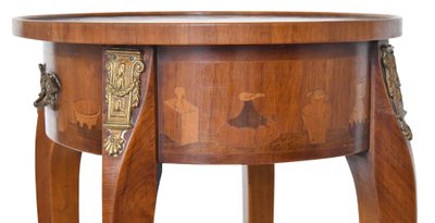 Paire de tables de chevets de style Transition en marqueterie à décor dans le goût de Charles Topino