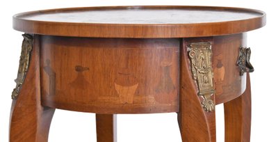 Paire de tables de chevets de style Transition en marqueterie à décor dans le goût de Charles Topino