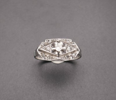 Anello con diamanti, periodo Art Déco.
