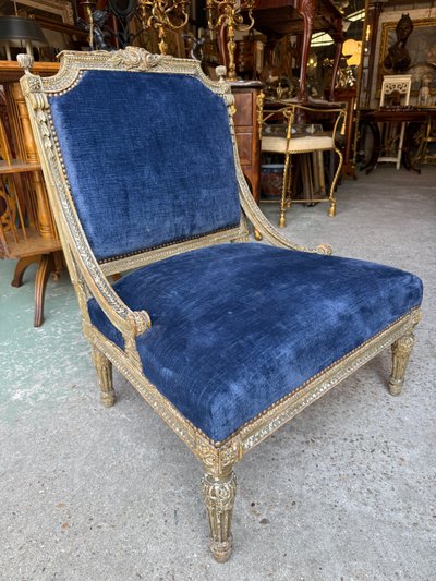 Large chauffeuse de style Louis XVI en bois laqué, époque Napoléon III 