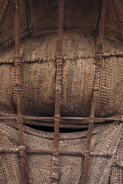 Imposant masque de pignon, art tribal , art océanien, art traditionnel, vannerie, 200 cm