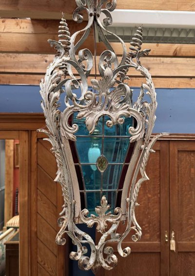 Lanterne en fer forgé et vitraux début XXème 
