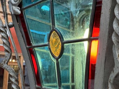 Lanterne en fer forgé et vitraux début XXème 