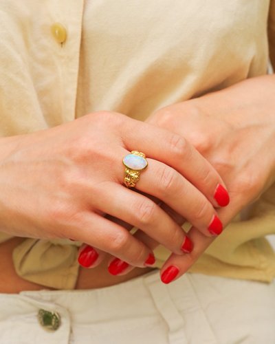 Iris flower opal ring in 18 karats gold, art nouveau style