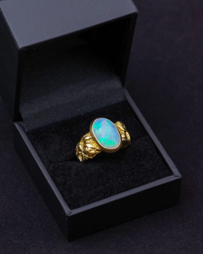 Iris flower opal ring in 18 karats gold, art nouveau style