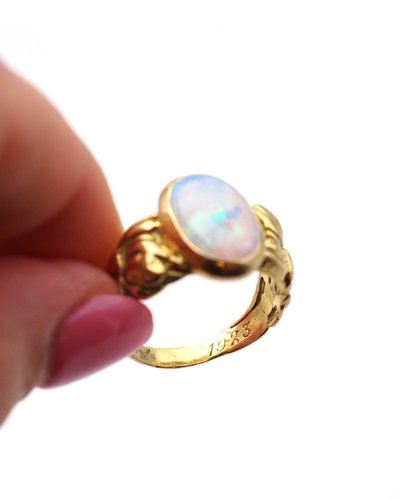 Iris flower opal ring in 18 karats gold, art nouveau style
