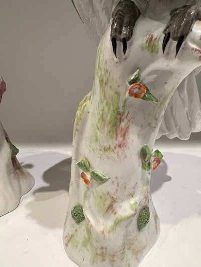 Paire de perroquets perchés en porcelaine de Paris (Bourdois & Bloch) H36