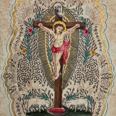 Canivet XVIIIe représentant le Christ en croix travail de dentelle