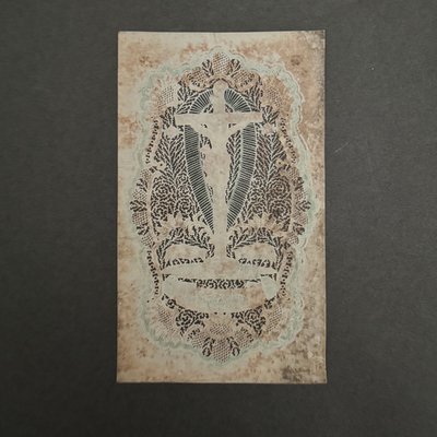 Canivet XVIIIe représentant le Christ en croix travail de dentelle
