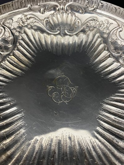 Versilberte Metallschale auf Fuß, Rokoko-Dekor, Napoleon III.