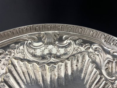 Versilberte Metallschale auf Fuß, Rokoko-Dekor, Napoleon III.