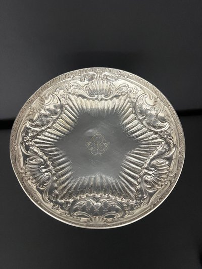 Versilberte Metallschale auf Fuß, Rokoko-Dekor, Napoleon III.