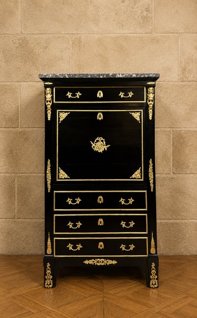 Secrétaire à abattant en bois laqué noir et bronzes dorés – Style Boulle, milieu XIXe siècle