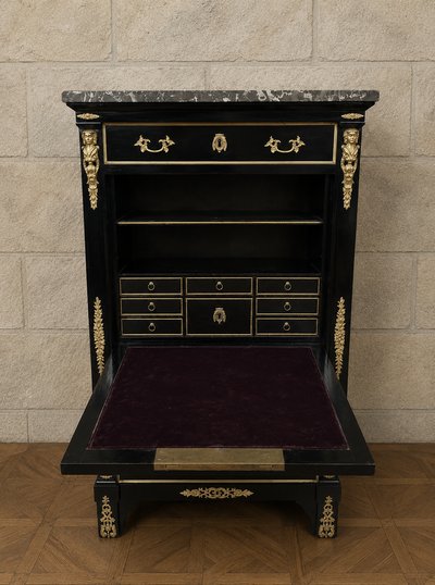 Secrétaire à abattant en bois laqué noir et bronzes dorés – Style Boulle, milieu XIXe siècle