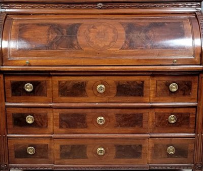 Bureau à cylindre en noyer marqueté – Époque Louis XVI, fin XVIIIe siècle