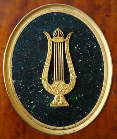 Grande miniature Empire en bronze ciselé et doré au mercure, cadre en citronnier : 29cm x 24cm