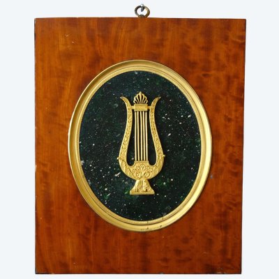 Große Miniatur im Empire-Stil aus ziselierter und mit Quecksilber vergoldeter Bronze, Rahmen aus Zitronenholz: 29 cm x 24 cm