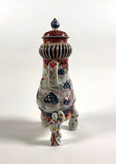 Fontaine tripode en porcelaine Imari Japon Ere Edo (1603-1868) XVIIème - XVIIIème siècle