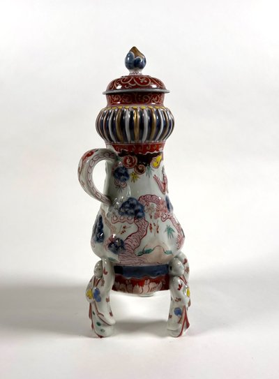 Fontaine tripode en porcelaine Imari Japon Ere Edo (1603-1868) XVIIème - XVIIIème siècle