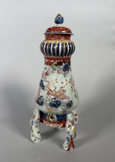 Fontaine tripode en porcelaine Imari Japon Ere Edo (1603-1868) XVIIème - XVIIIème siècle