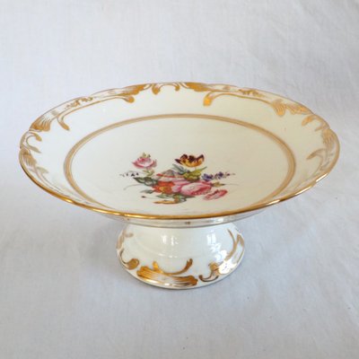 Service à dessert : 12 assiettes et 4 plats en porcelaine de Paris à décor fleuri - vers 1840